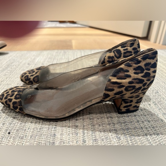 Plastic clear and leopard print low heeled pair of vintage shoes. - Picture 2 of 16